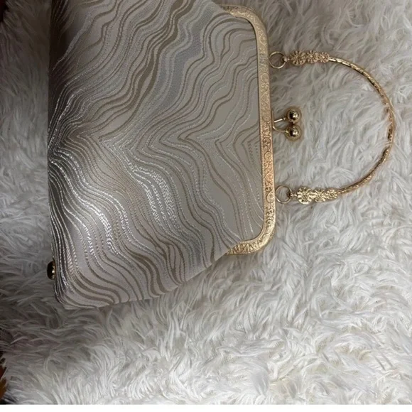 #1469**The Lux Bag: Vintage Elegant Cream and Gold Women's Handbag - Picture 10 of 17